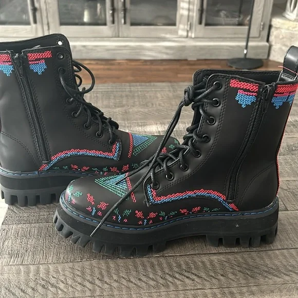 FARM Rio Black Boots with Red and Blue Accents - Picture 11 of 13